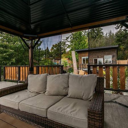 1-Bedroom Knotty Pine Cabin W Sauna & Jacuzzi Sooke Exterior photo