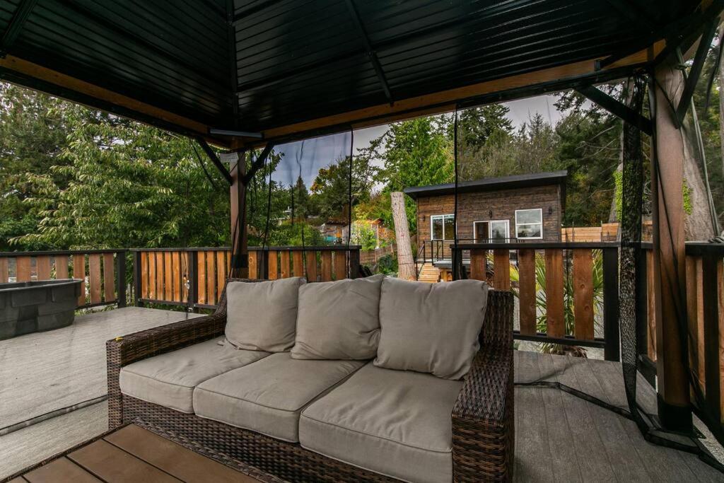 1-Bedroom Knotty Pine Cabin W Sauna & Jacuzzi Sooke Exterior photo