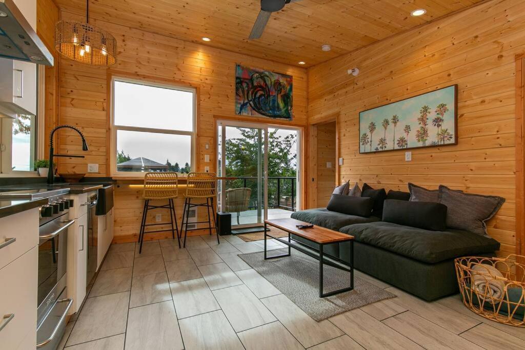1-Bedroom Knotty Pine Cabin W Sauna & Jacuzzi Sooke Exterior photo