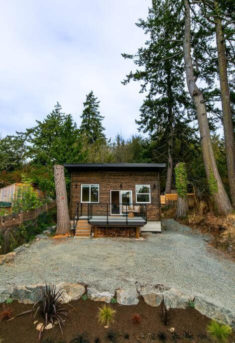 1-Bedroom Knotty Pine Cabin W Sauna & Jacuzzi Sooke Exterior photo
