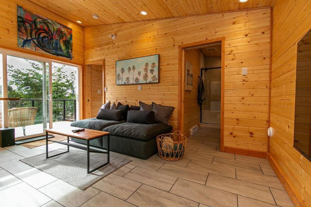 1-Bedroom Knotty Pine Cabin W Sauna & Jacuzzi Sooke Exterior photo