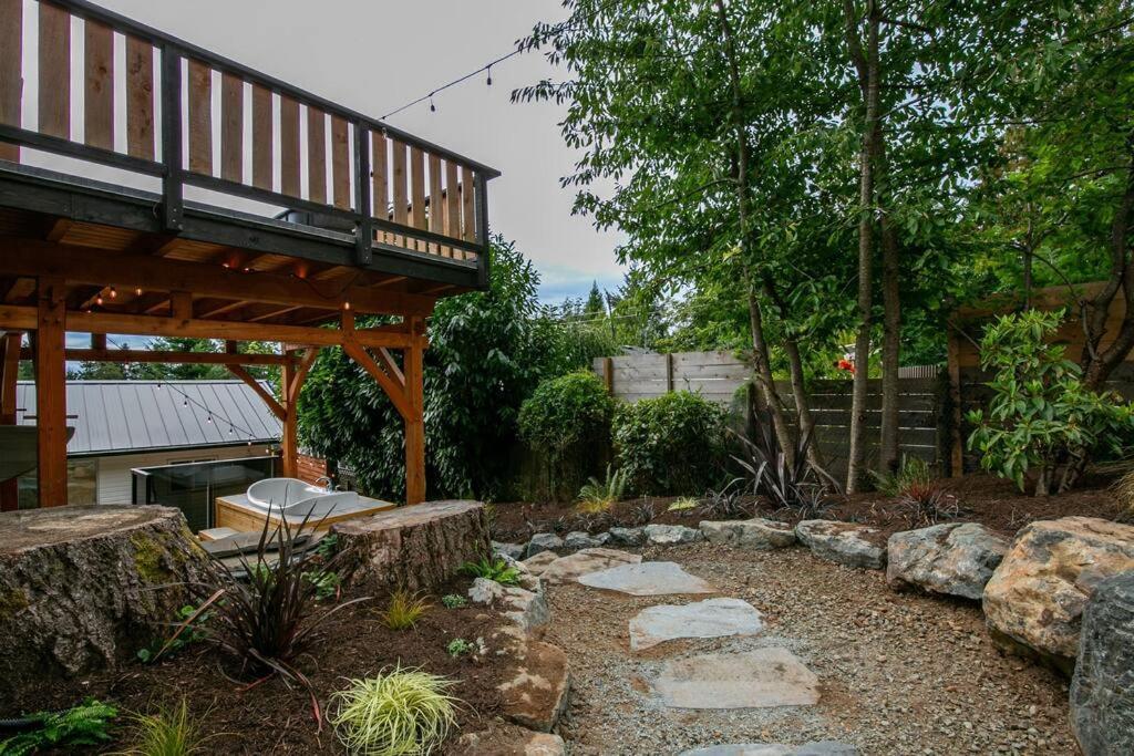 1-Bedroom Knotty Pine Cabin W Sauna & Jacuzzi Sooke Exterior photo