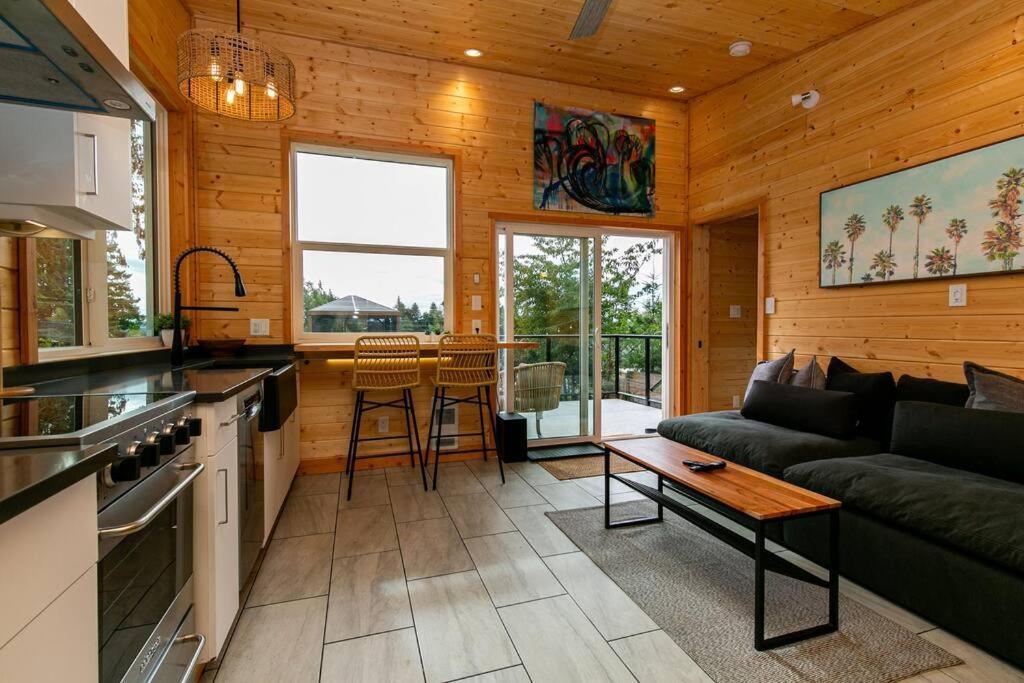 1-Bedroom Knotty Pine Cabin W Sauna & Jacuzzi Sooke Exterior photo
