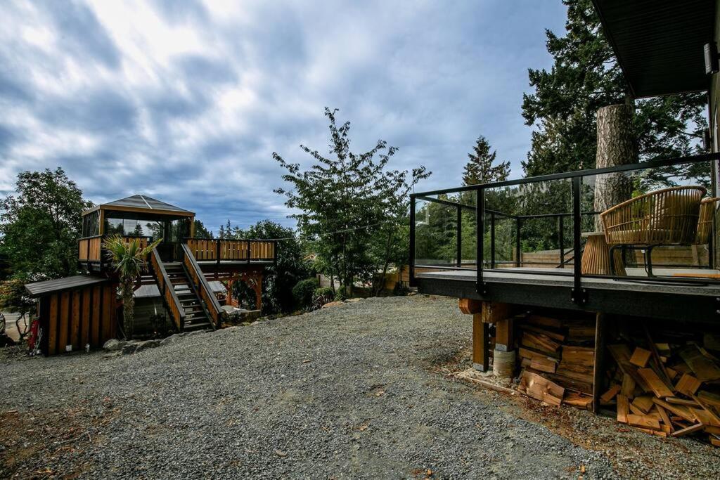 1-Bedroom Knotty Pine Cabin W Sauna & Jacuzzi Sooke Exterior photo